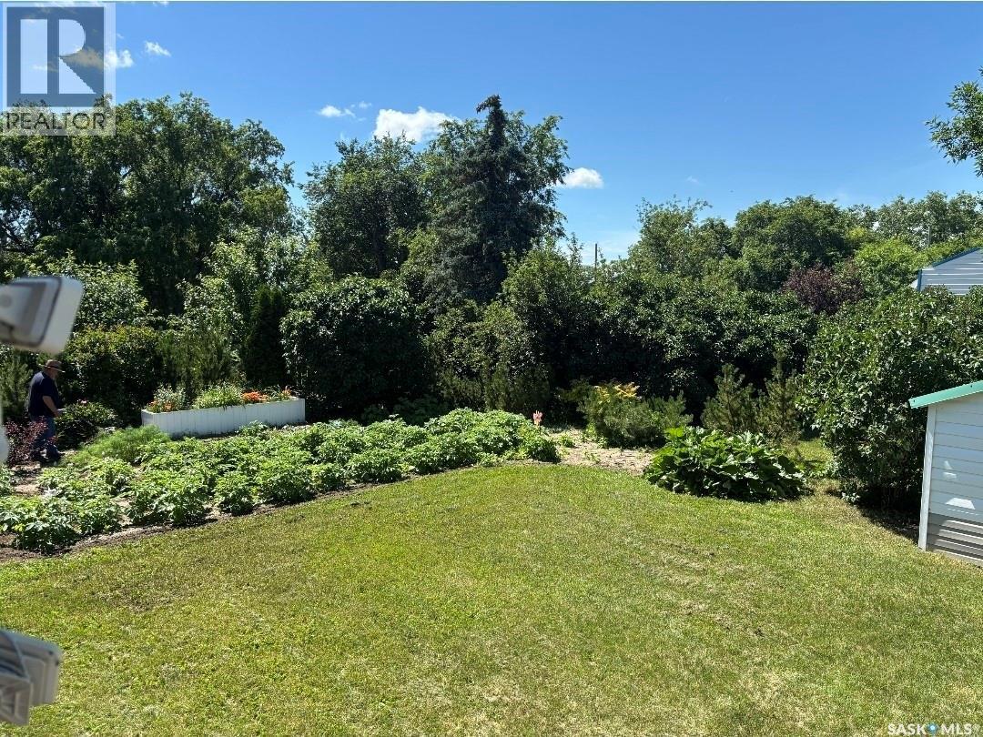 4425 Access Road, Halbrite, SK - Outdoor