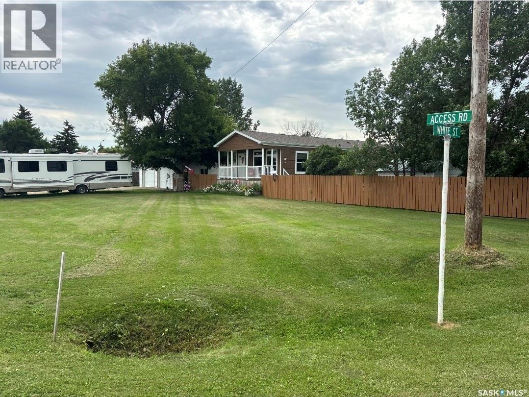4425 Access Road, Halbrite, SK - Outdoor