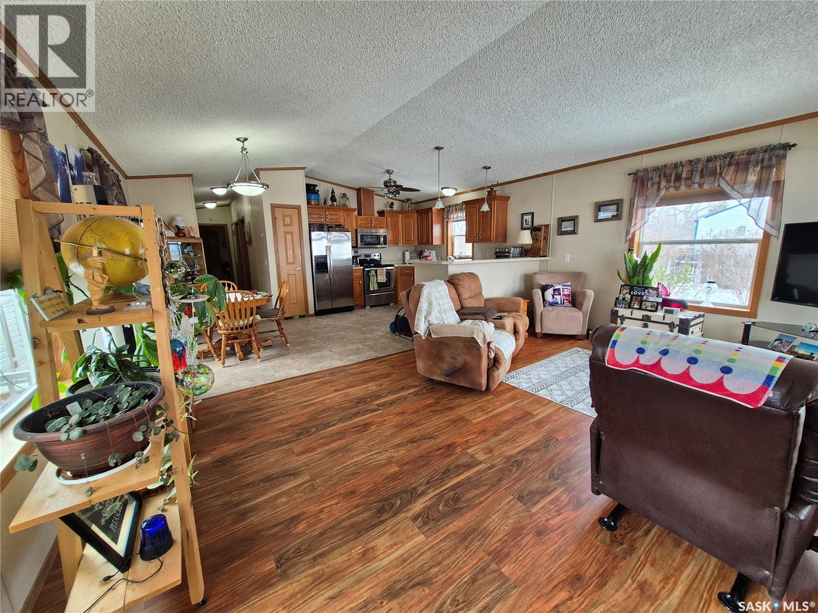 4425 Access Road, Halbrite, SK - Indoor