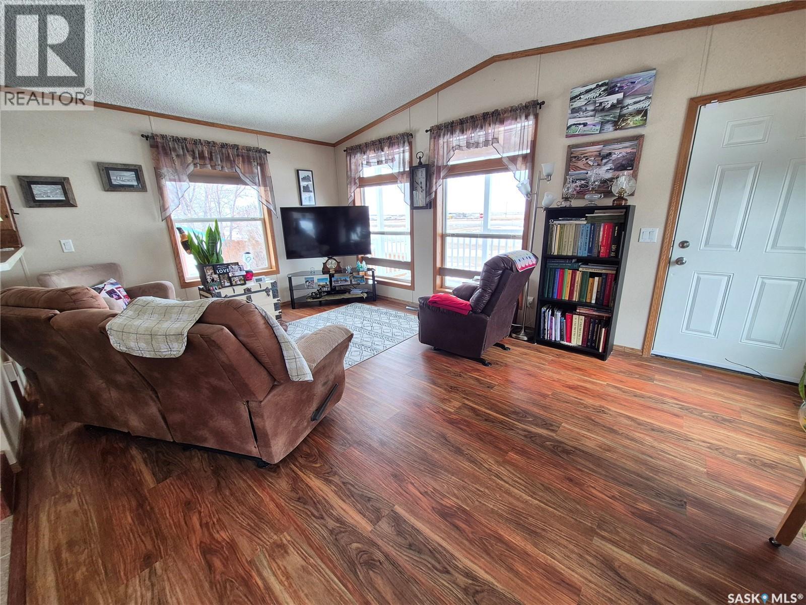 4425 Access Road, Halbrite, SK - Indoor Photo Showing Living Room