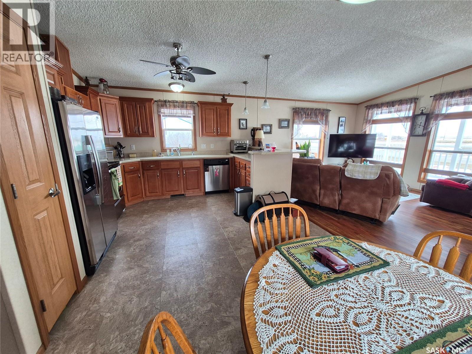 4425 Access Road, Halbrite, SK - Indoor