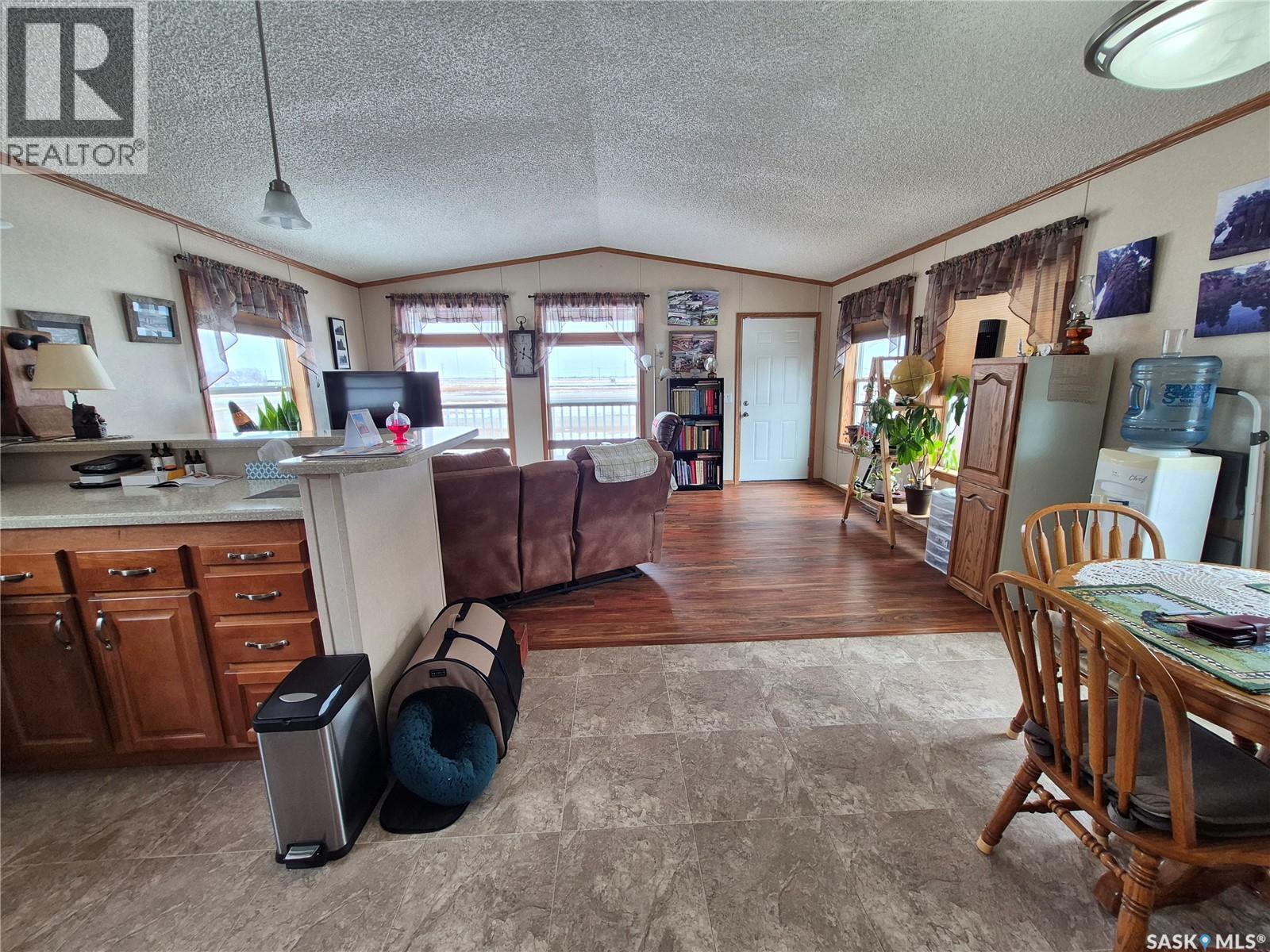 4425 Access Road, Halbrite, SK - Indoor