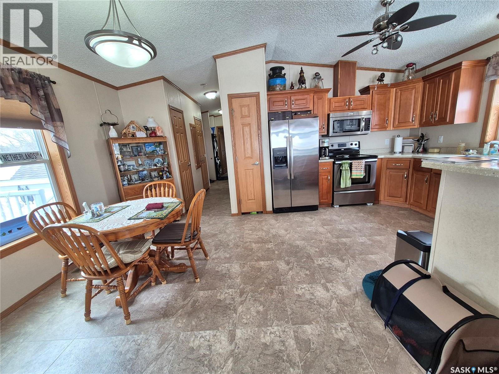 4425 Access Road, Halbrite, SK - Indoor