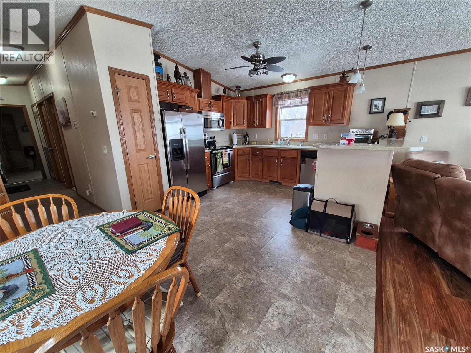 4425 Access Road, Halbrite, SK - Indoor