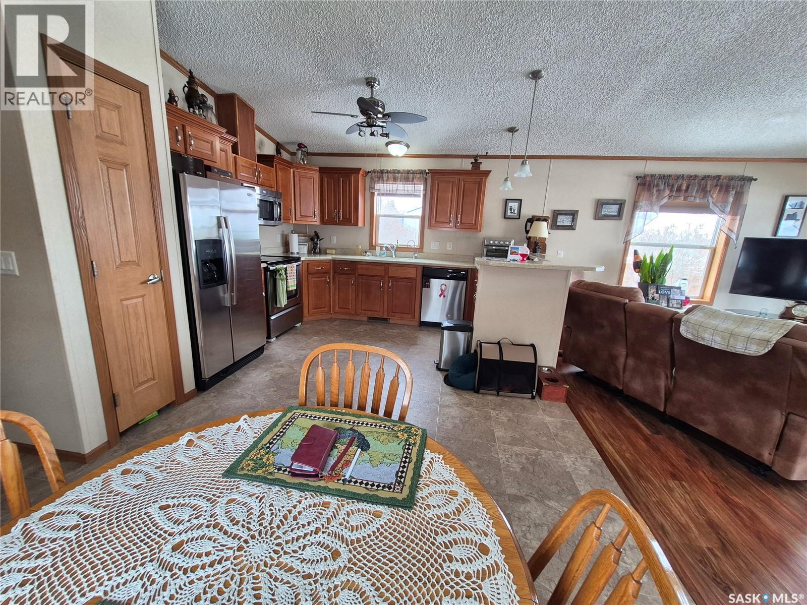 4425 Access Road, Halbrite, SK - Indoor