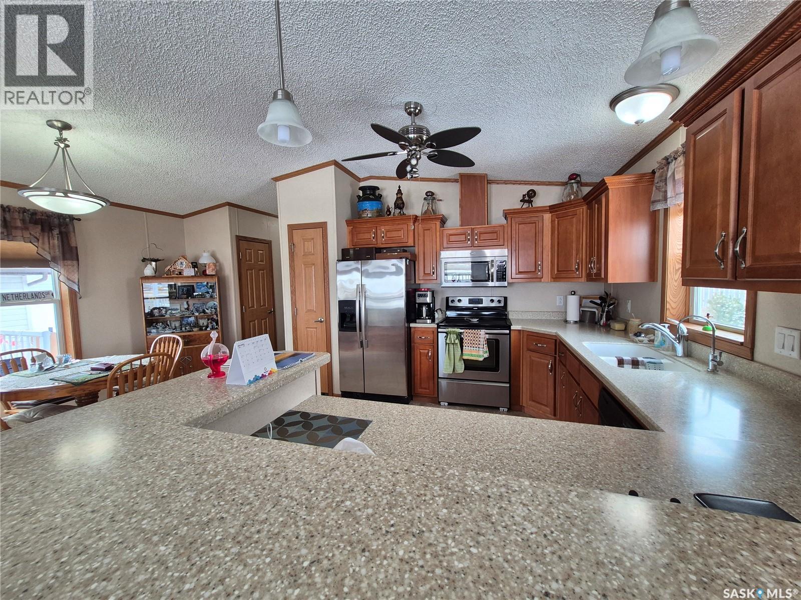 4425 Access Road, Halbrite, SK - Indoor Photo Showing Kitchen