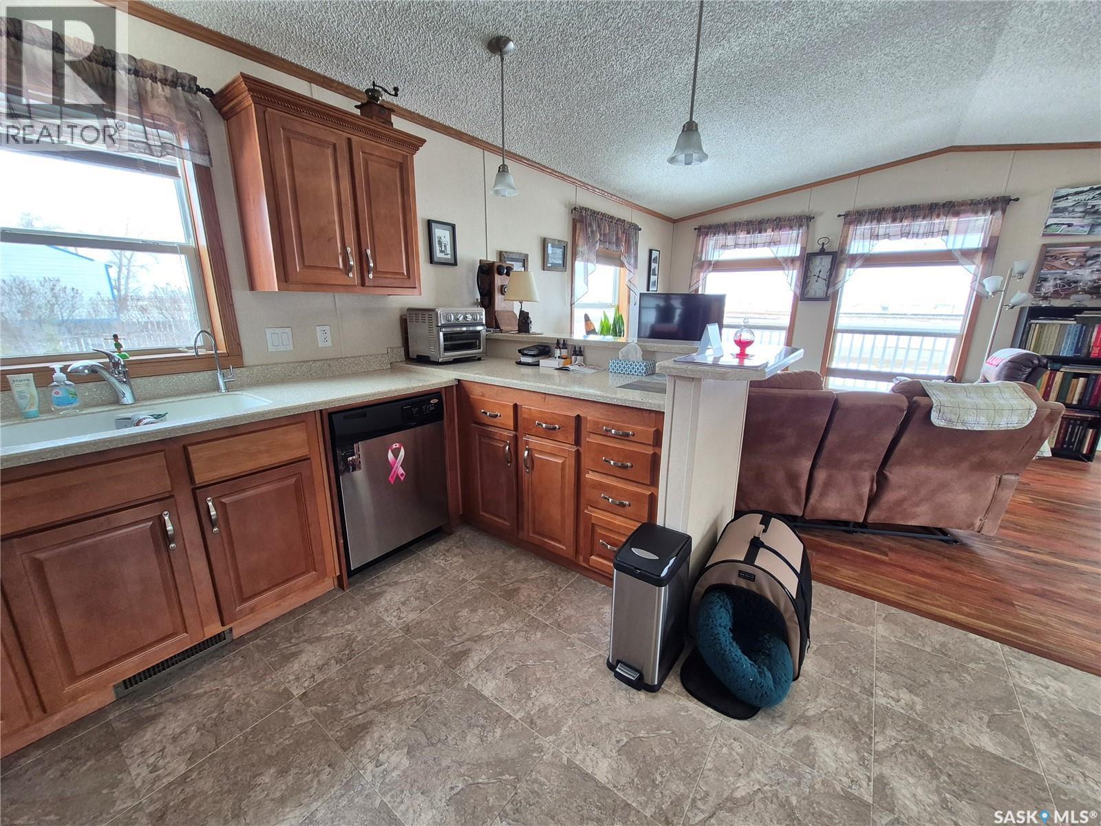 4425 Access Road, Halbrite, SK - Indoor Photo Showing Kitchen