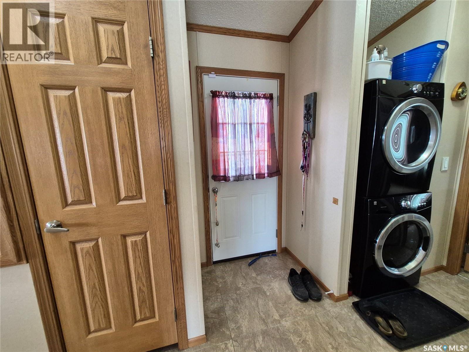 4425 Access Road, Halbrite, SK - Indoor Photo Showing Laundry Room