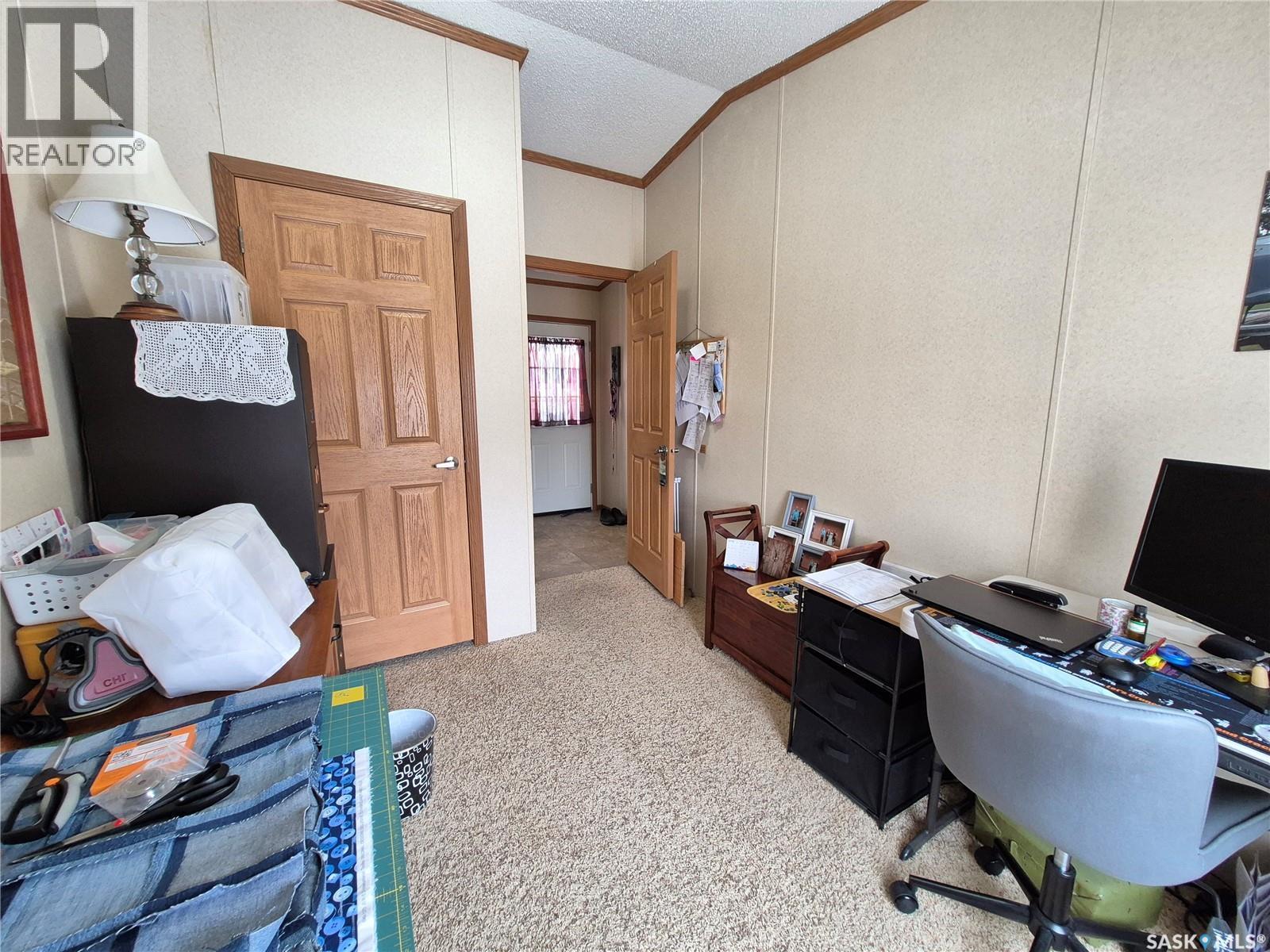 4425 Access Road, Halbrite, SK - Indoor Photo Showing Office