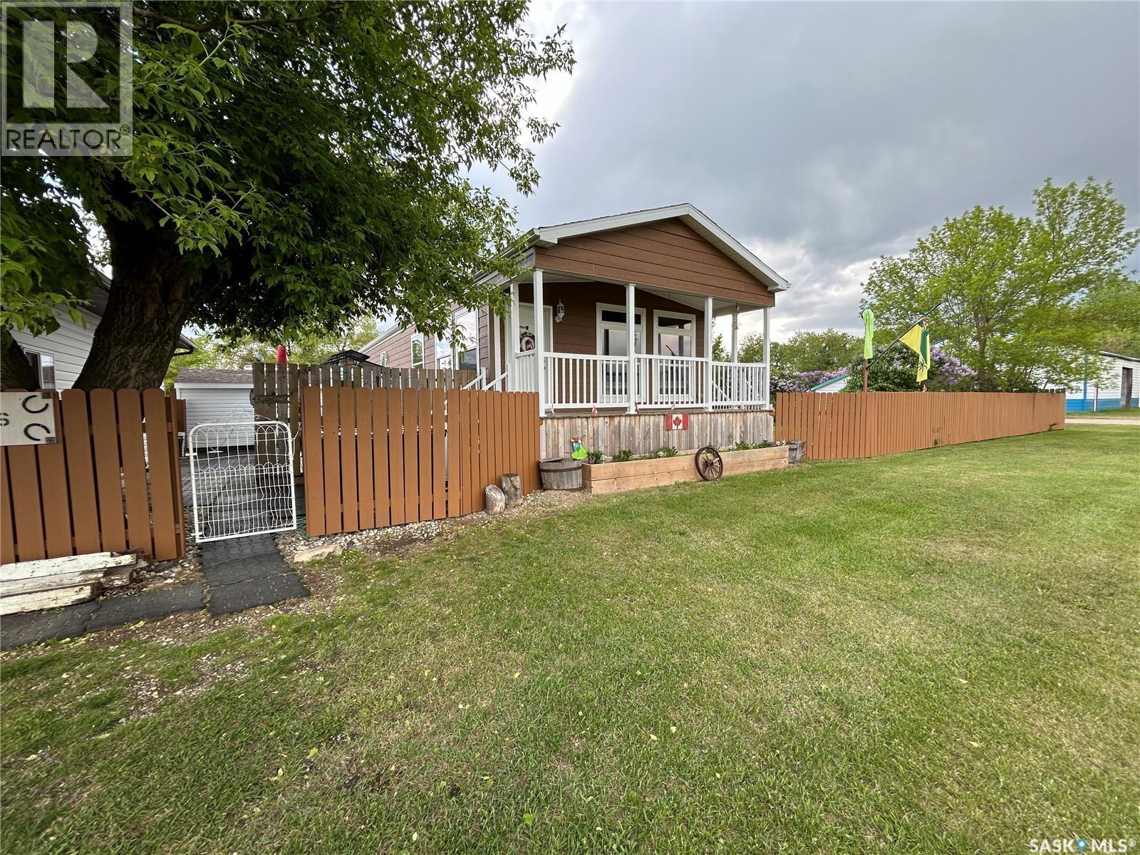 4425 Access Road, Halbrite, SK - Outdoor With Deck Patio Veranda