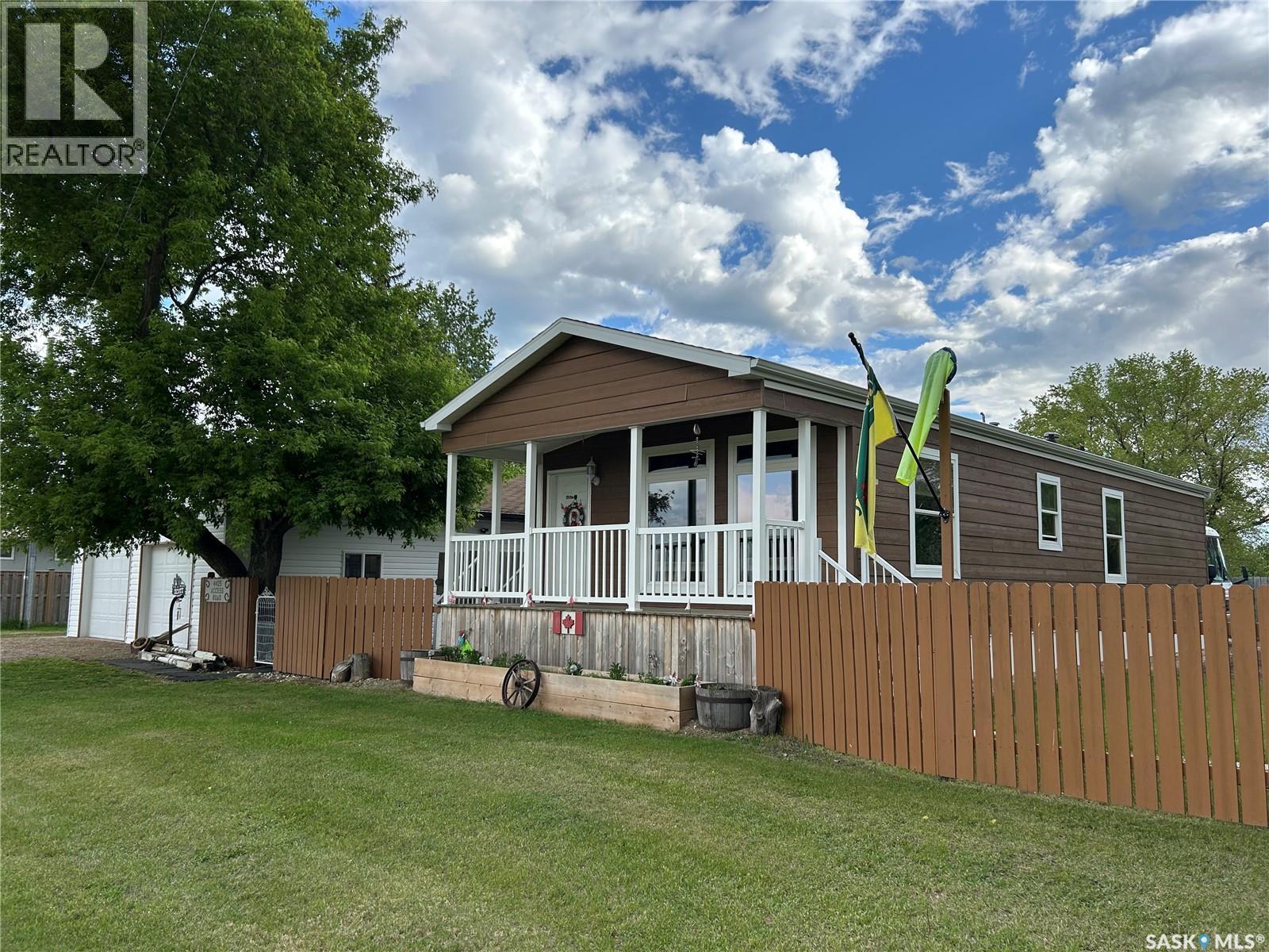 4425 Access Road, Halbrite, SK - Outdoor With Deck Patio Veranda