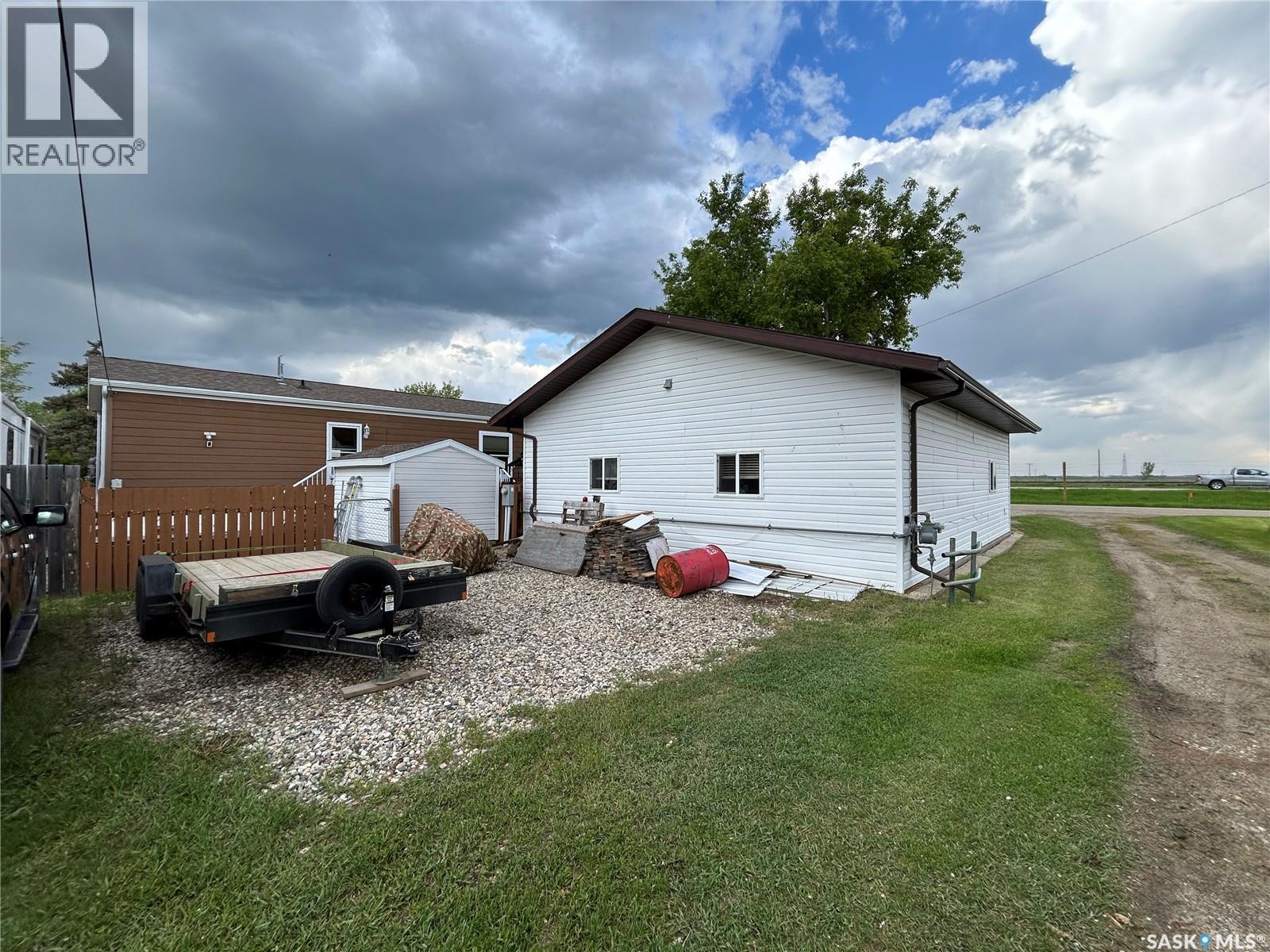 4425 Access Road, Halbrite, SK - Outdoor With Exterior