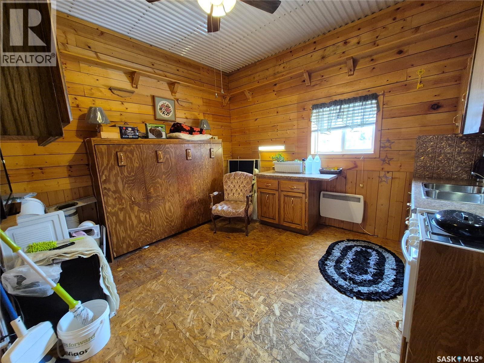 4425 Access Road, Halbrite, SK - Indoor
