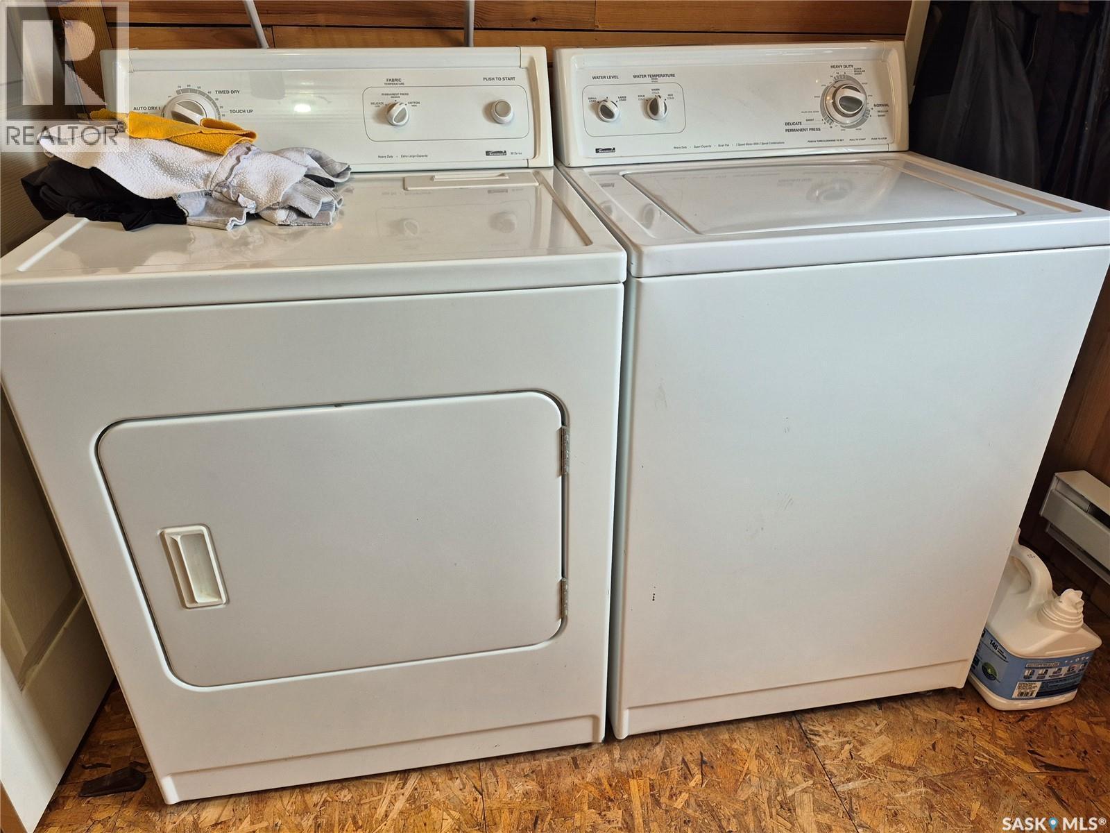 4425 Access Road, Halbrite, SK - Indoor Photo Showing Laundry Room