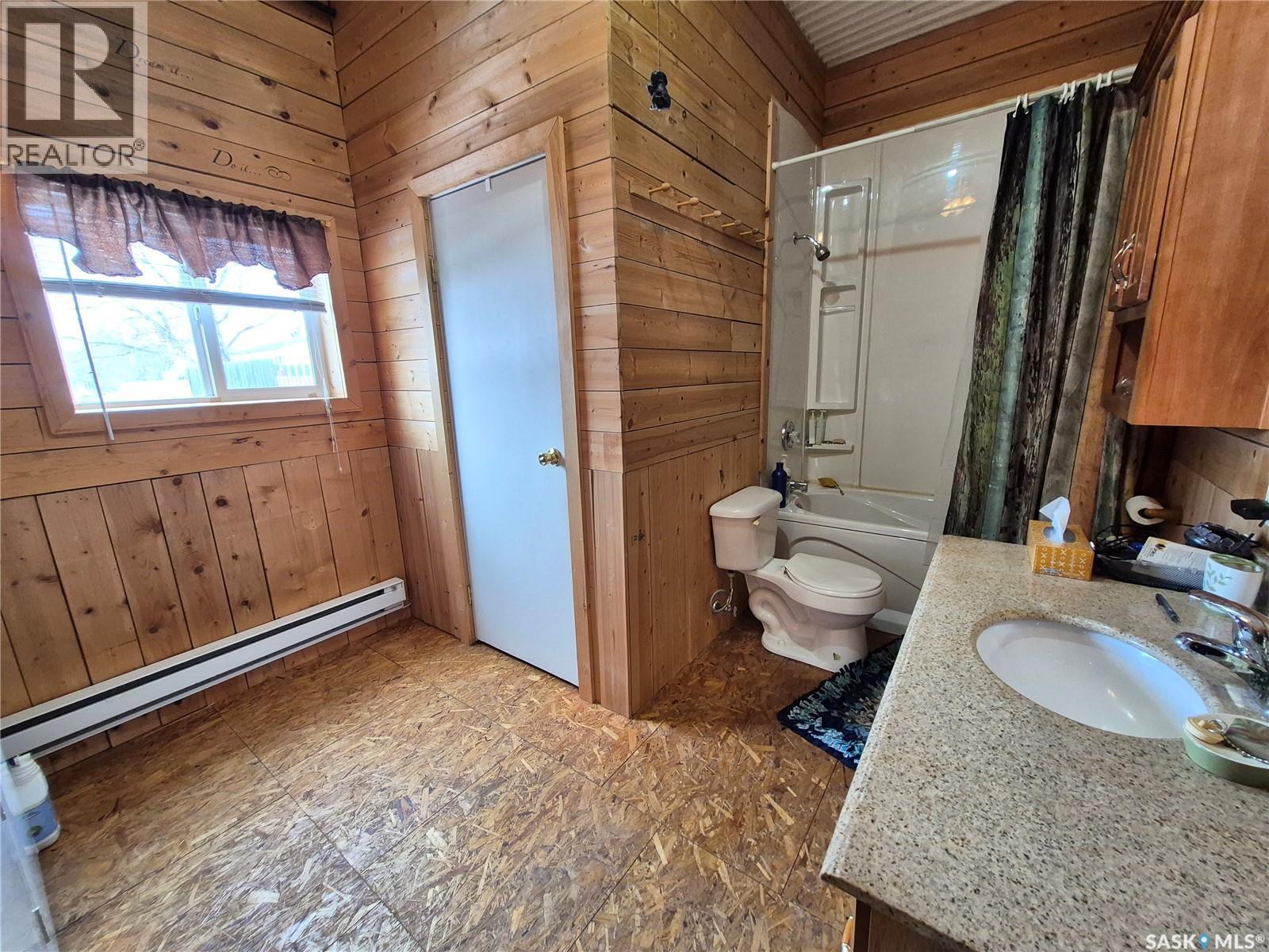 4425 Access Road, Halbrite, SK - Indoor Photo Showing Bathroom