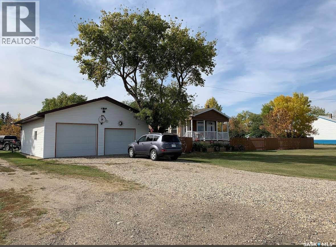 4425 Access Road, Halbrite, SK - Outdoor