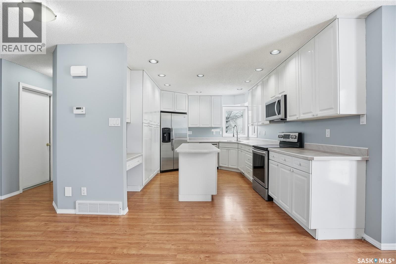 414 Forsyth Way, Saskatoon, SK - Indoor Photo Showing Kitchen