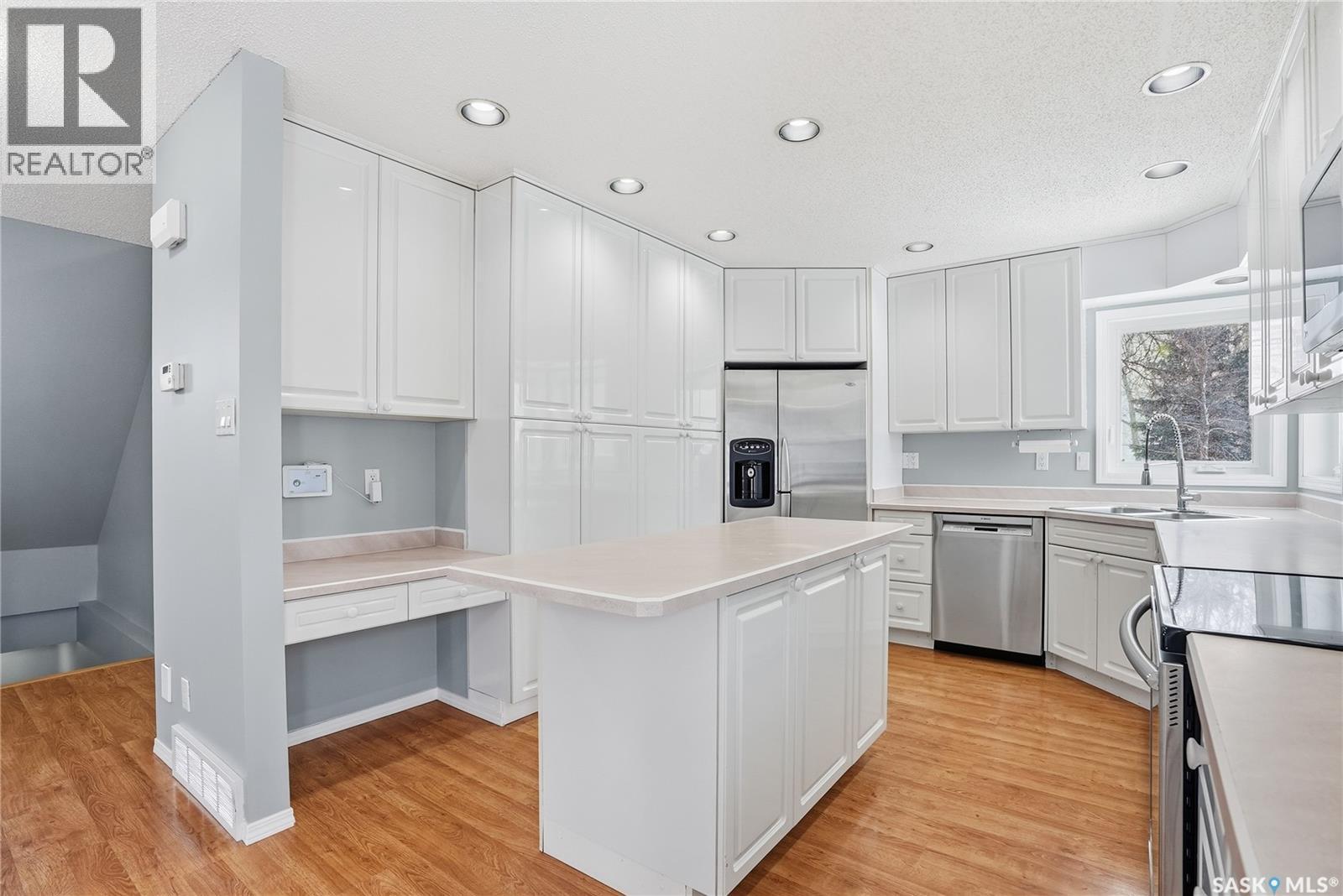 414 Forsyth Way, Saskatoon, SK - Indoor Photo Showing Kitchen With Stainless Steel Kitchen