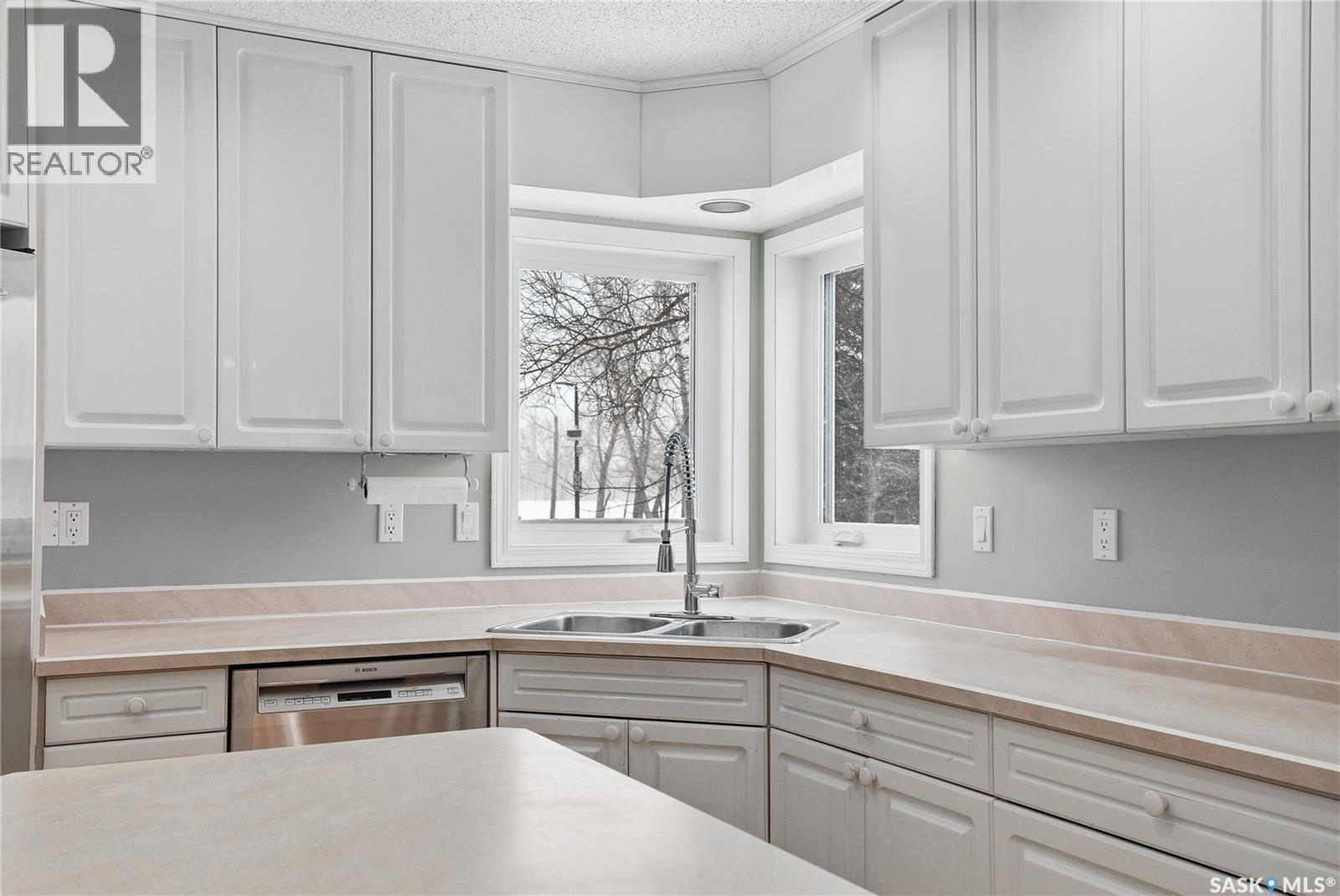 414 Forsyth Way, Saskatoon, SK - Indoor Photo Showing Kitchen With Double Sink