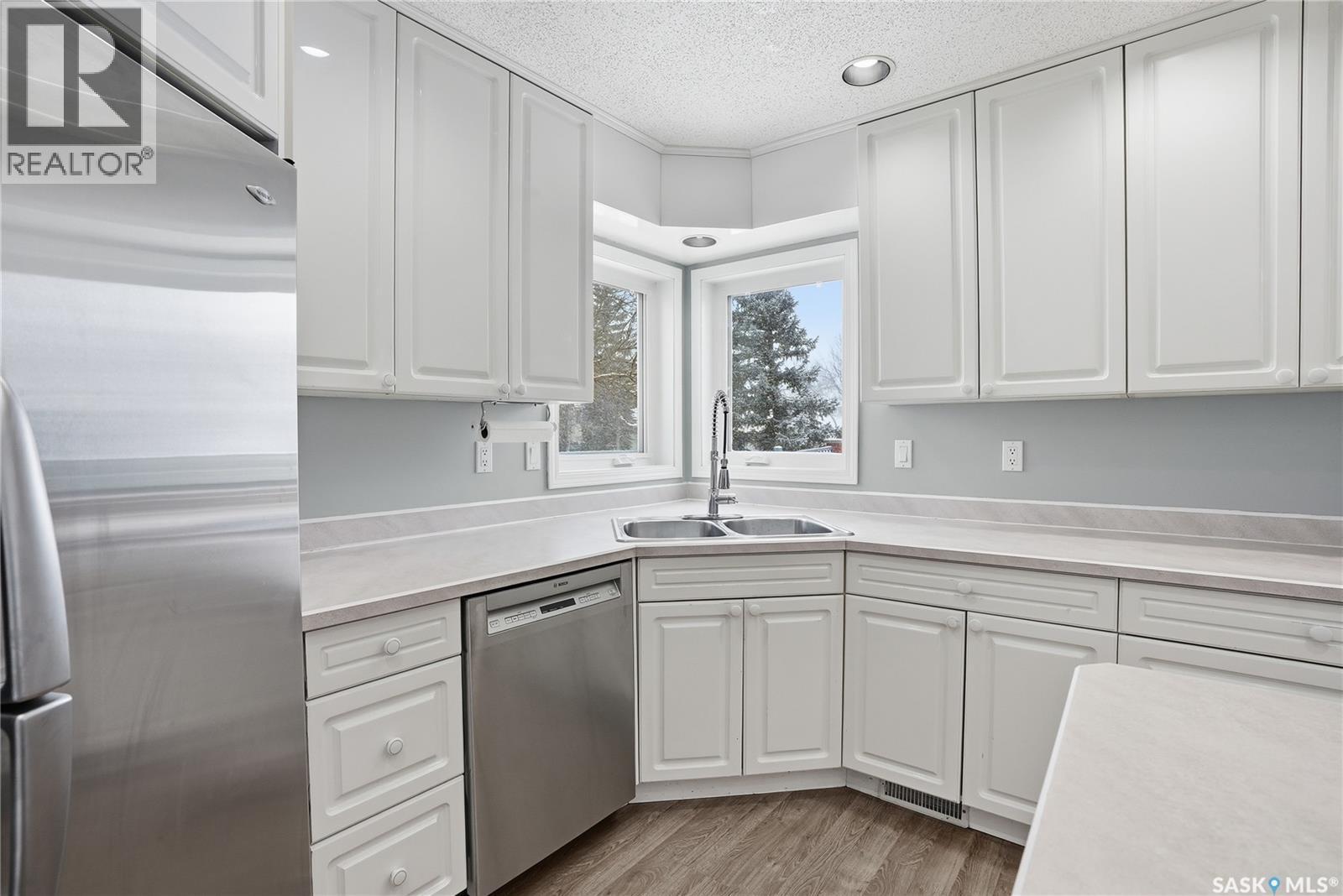 414 Forsyth Way, Saskatoon, SK - Indoor Photo Showing Kitchen With Stainless Steel Kitchen With Double Sink