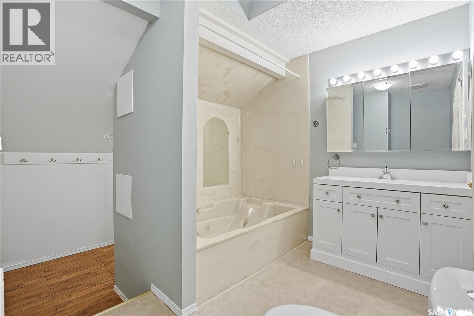 414 Forsyth Way, Saskatoon, SK - Indoor Photo Showing Bathroom
