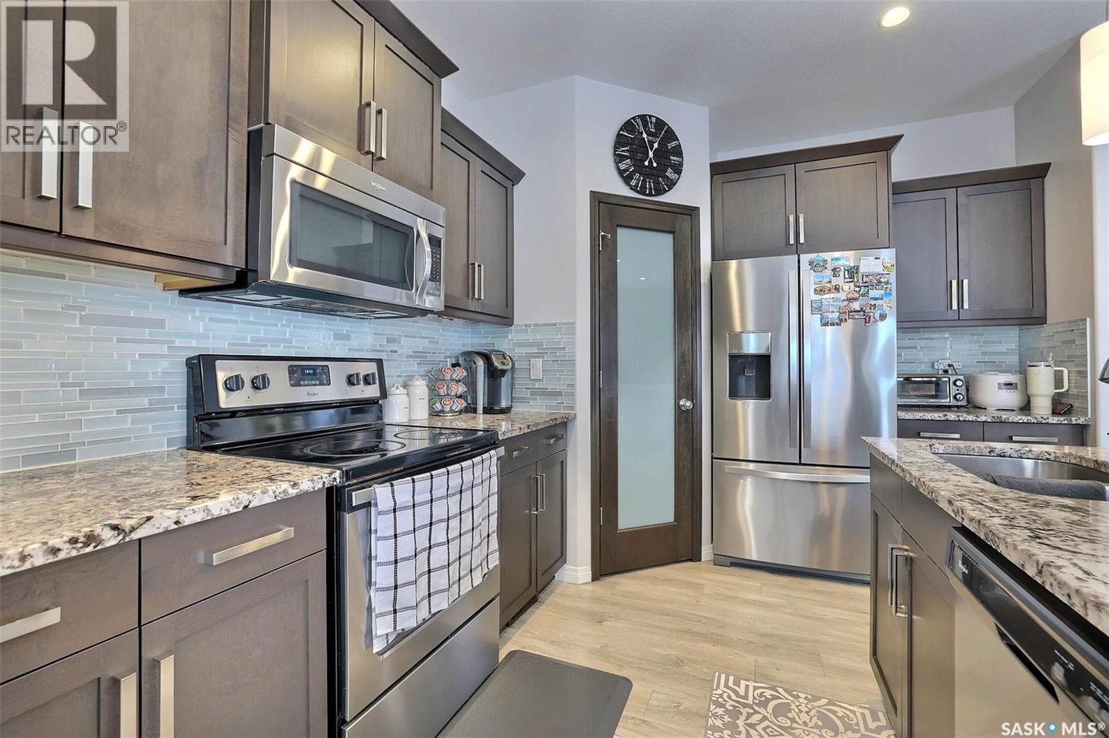 5345 Mckenna Crescent, Regina, SK - Indoor Photo Showing Kitchen With Double Sink With Upgraded Kitchen