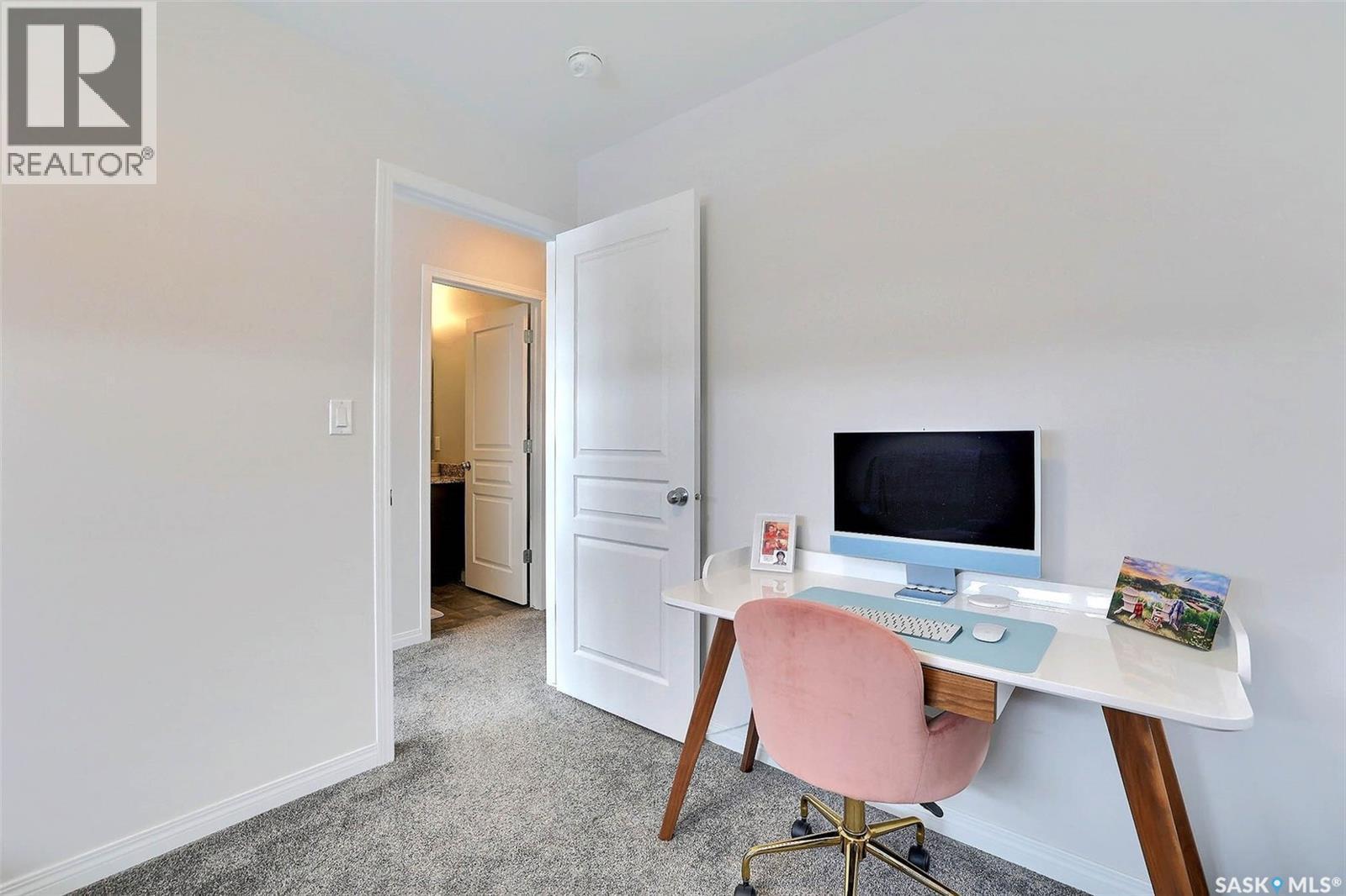 5345 Mckenna Crescent, Regina, SK - Indoor Photo Showing Office