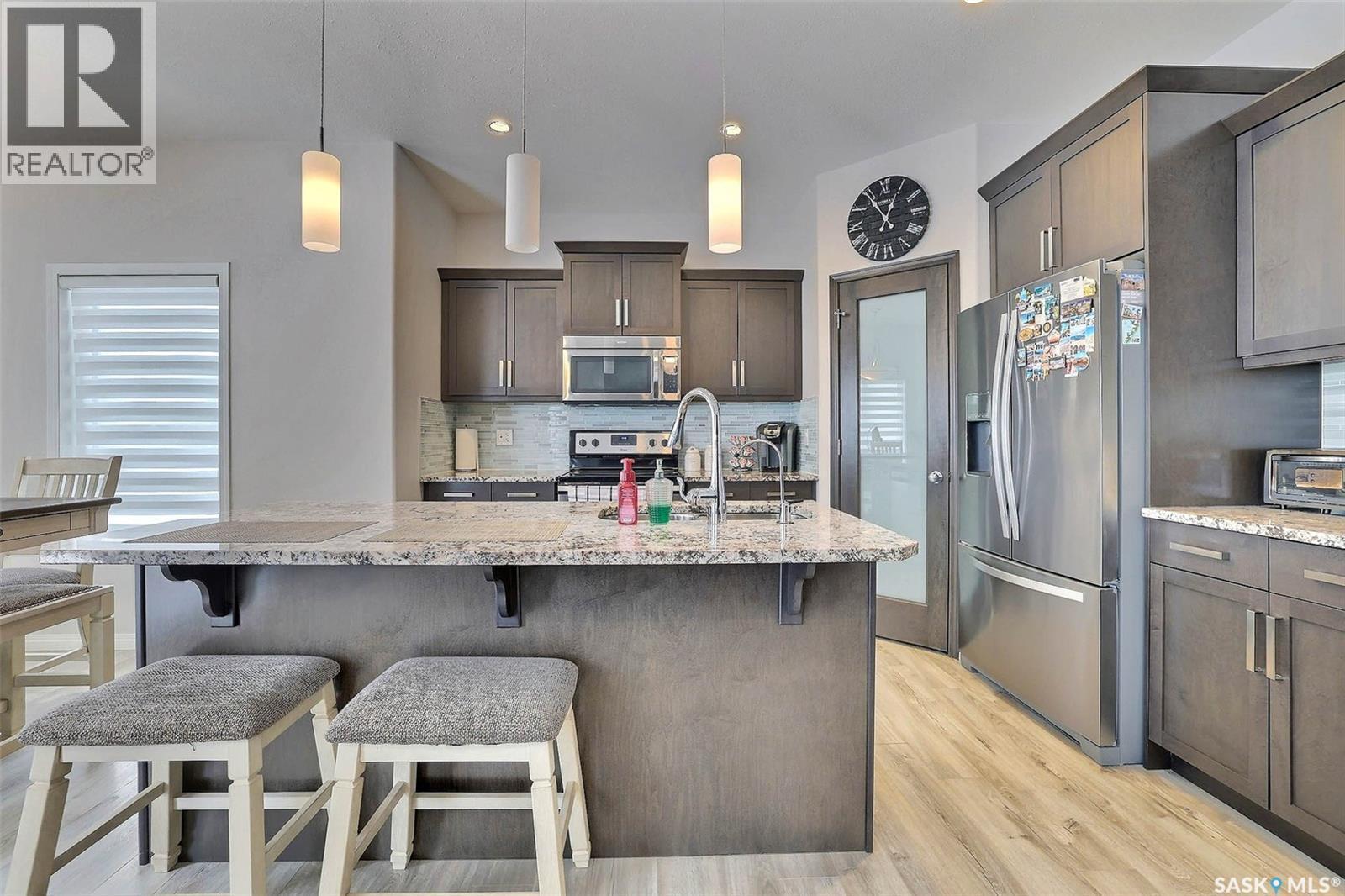 5345 Mckenna Crescent, Regina, SK - Indoor Photo Showing Kitchen With Upgraded Kitchen