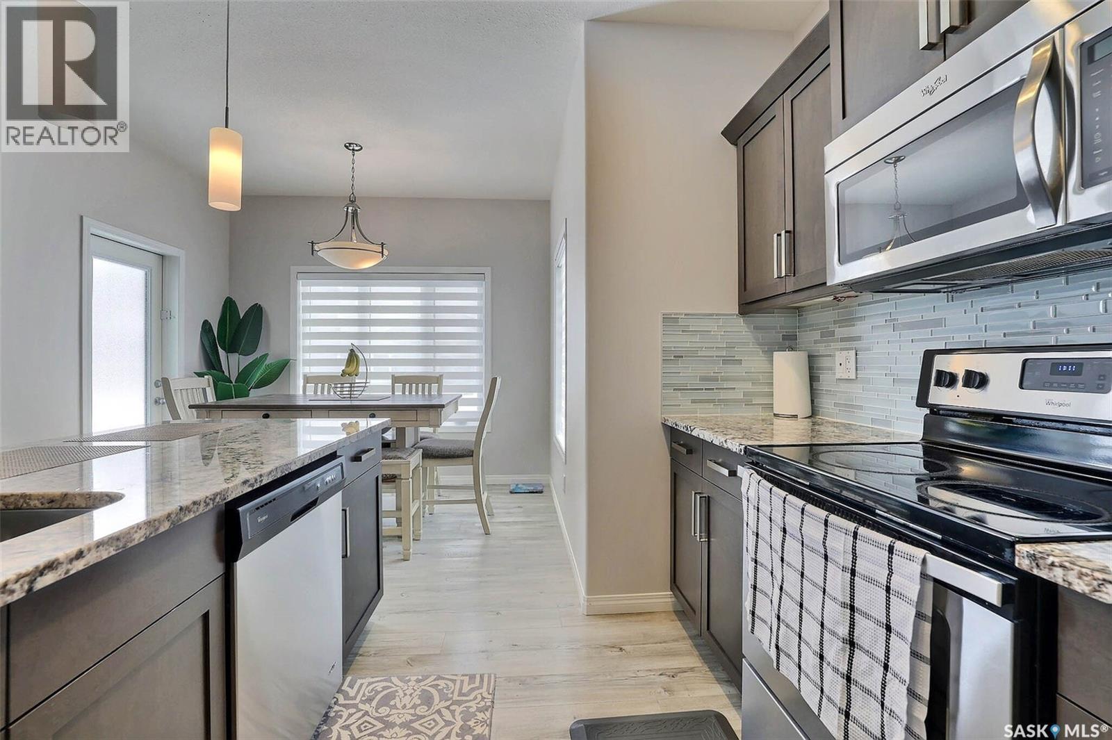 5345 Mckenna Crescent, Regina, SK - Indoor Photo Showing Kitchen With Upgraded Kitchen
