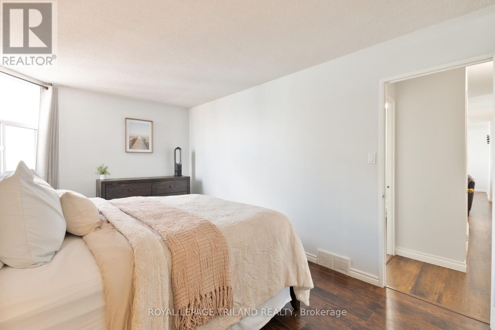 2703 - 323 Colborne Street, London East (East K), ON - Indoor Photo Showing Bedroom