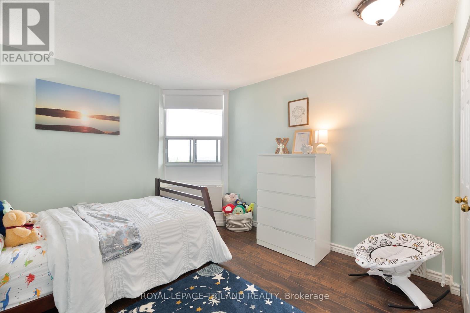 2703 - 323 Colborne Street, London East (East K), ON - Indoor Photo Showing Bedroom
