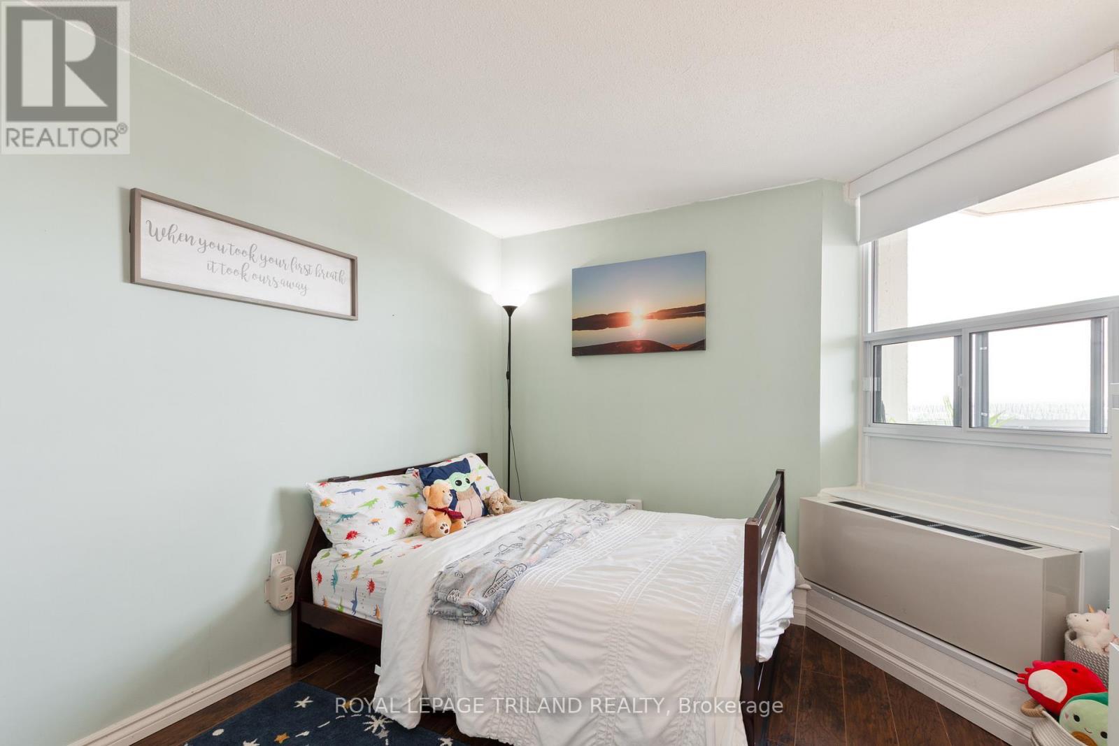 2703 - 323 Colborne Street, London East (East K), ON - Indoor Photo Showing Bedroom
