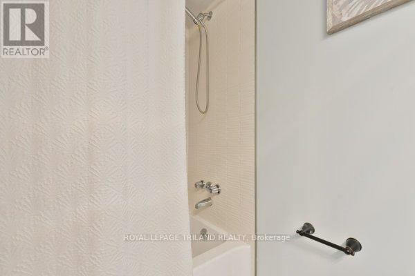 2703 - 323 Colborne Street, London East (East K), ON - Indoor Photo Showing Bathroom