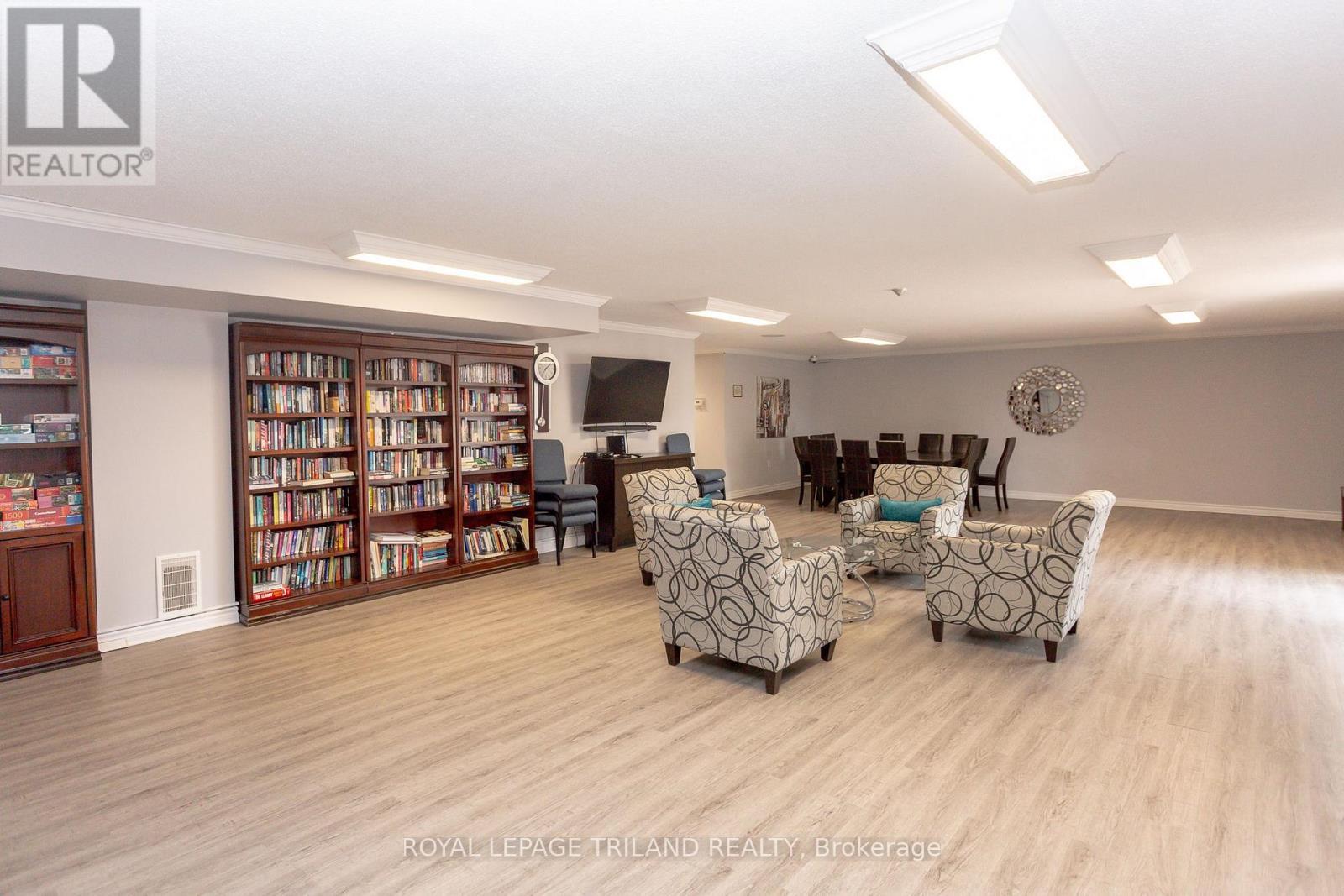 2703 - 323 Colborne Street, London East (East K), ON - Indoor