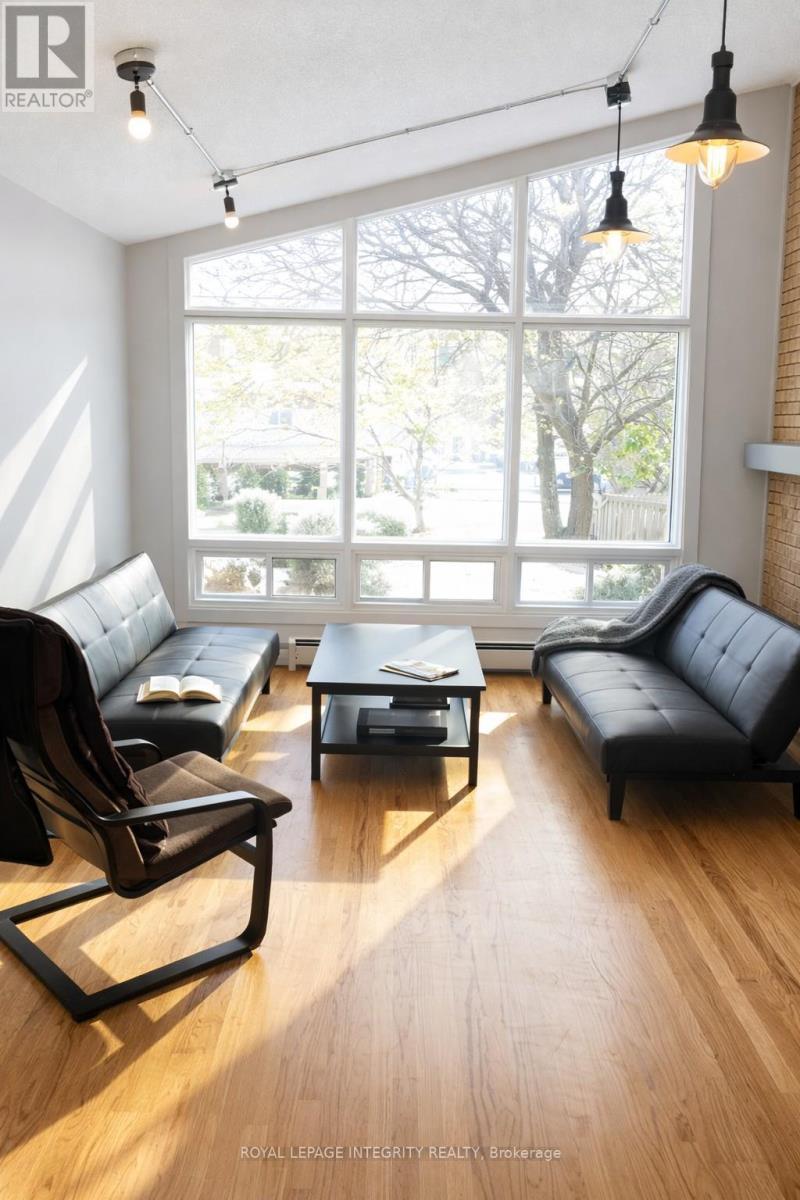 2347 Baseline Road, Ottawa, ON - Indoor Photo Showing Living Room