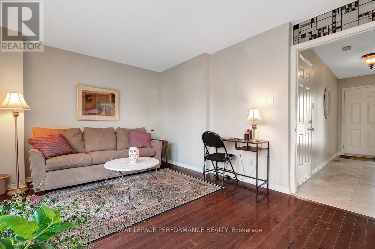 175 Arcola Private, Ottawa, ON - Indoor Photo Showing Living Room