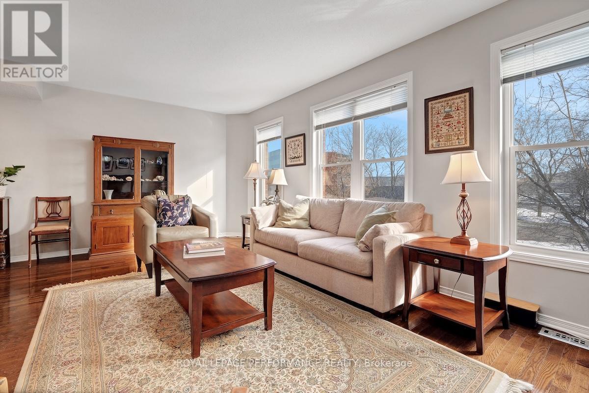 175 Arcola Private, Ottawa, ON - Indoor Photo Showing Living Room