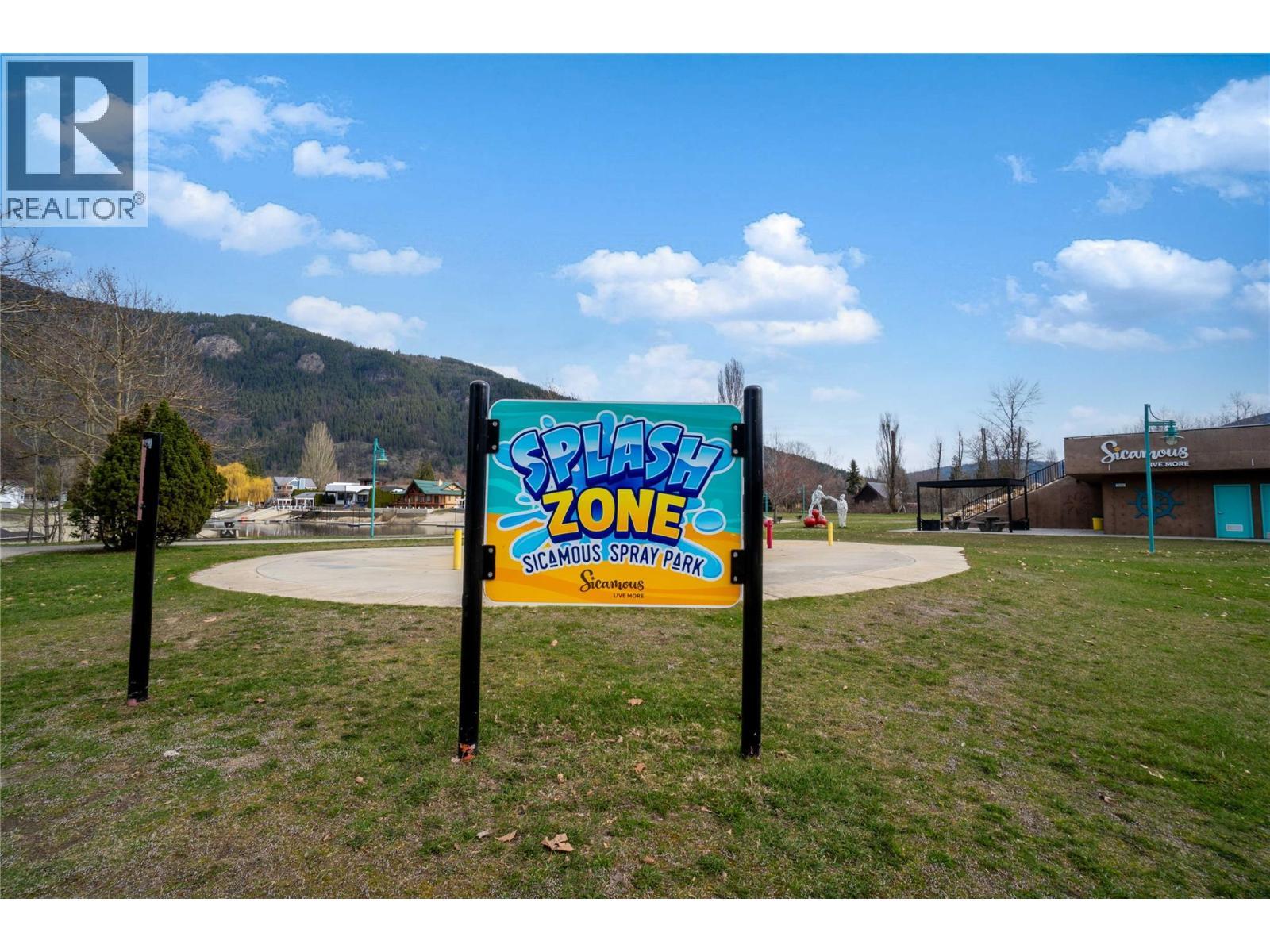 Splash Zone - 266 Sunset Drive, Sicamous, BC