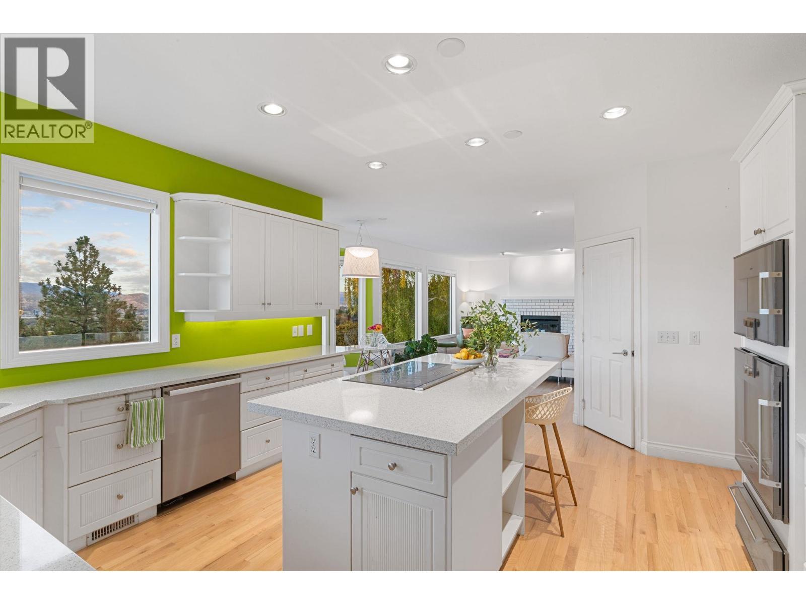 2270 Grantham Road, Kelowna, BC - Indoor Photo Showing Kitchen