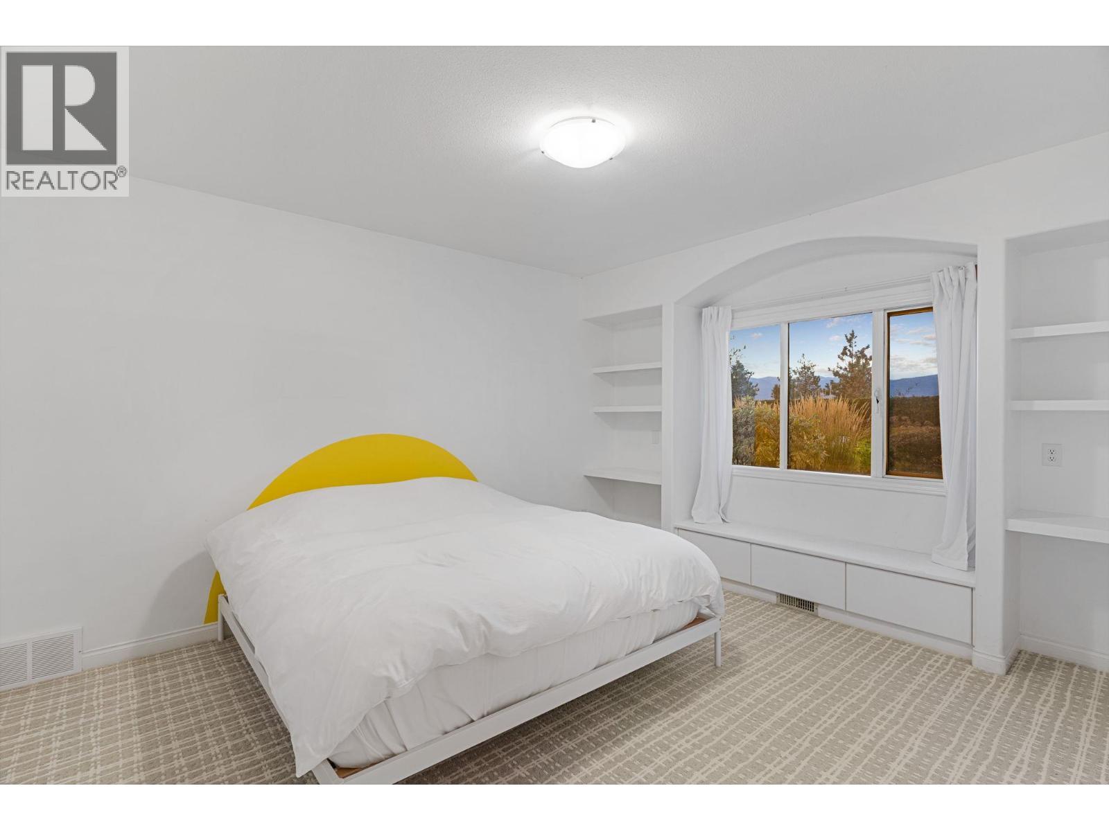 2270 Grantham Road, Kelowna, BC - Indoor Photo Showing Bedroom