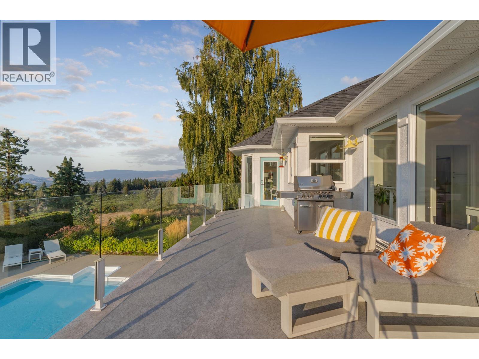 2270 Grantham Road, Kelowna, BC - Outdoor With In Ground Pool