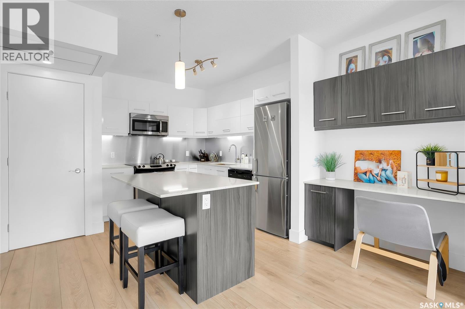 206 404 C Avenue S, Saskatoon, SK - Indoor Photo Showing Kitchen With Stainless Steel Kitchen With Upgraded Kitchen