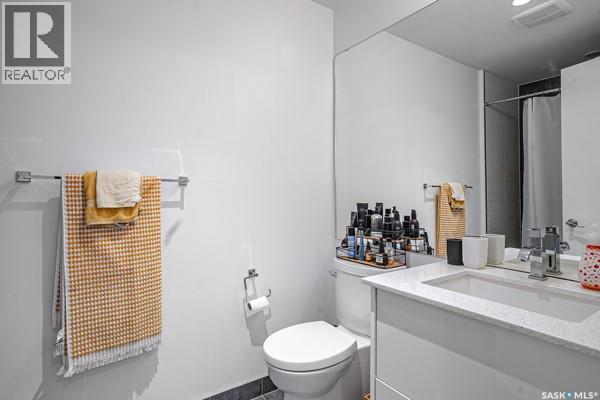 206 404 C Avenue S, Saskatoon, SK - Indoor Photo Showing Bathroom