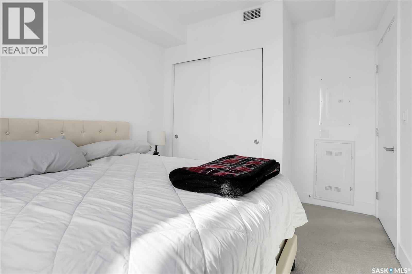 206 404 C Avenue S, Saskatoon, SK - Indoor Photo Showing Bedroom