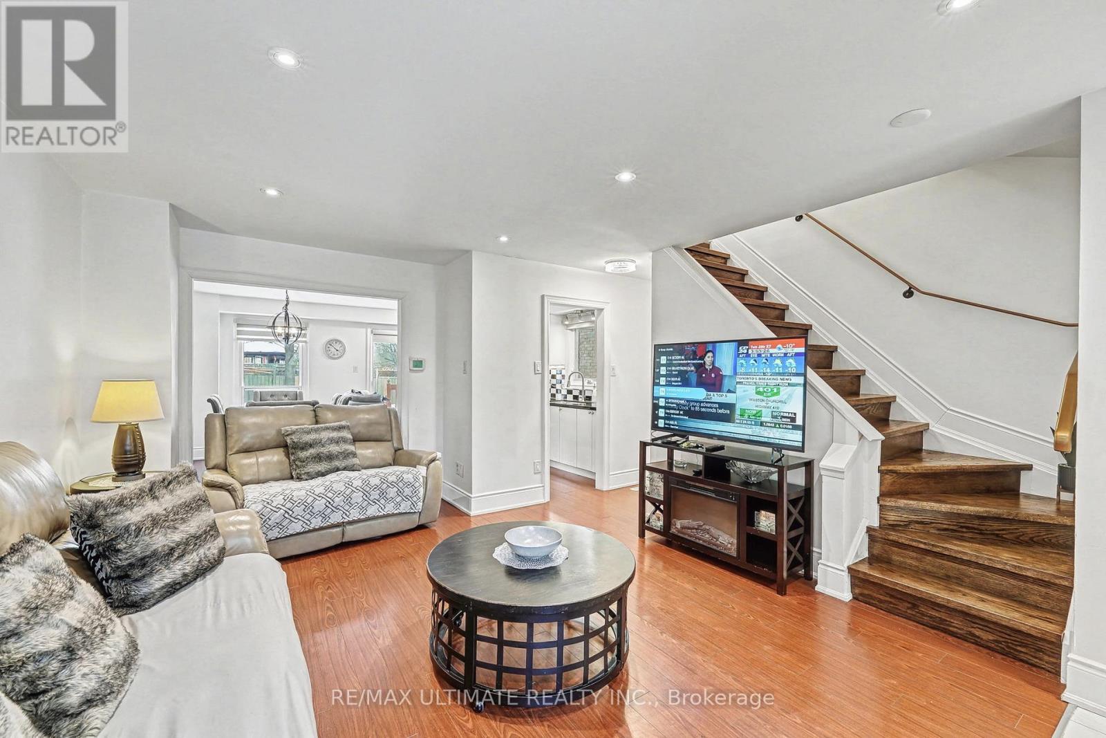 29 Kipling Crescent, Ajax, ON - Indoor Photo Showing Living Room
