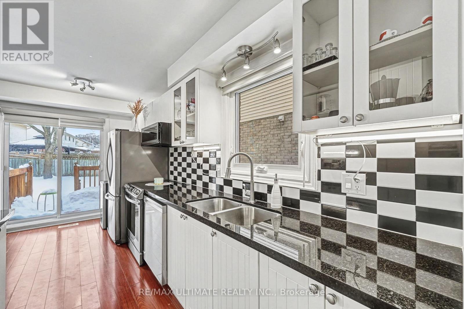 29 Kipling Crescent, Ajax, ON - Indoor Photo Showing Kitchen With Double Sink With Upgraded Kitchen