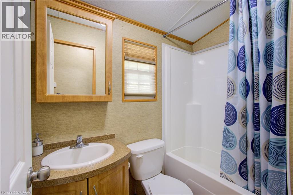 8 Maple, Mount Forest, ON - Indoor Photo Showing Bathroom