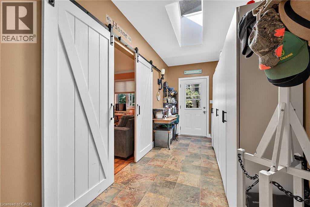 5590 Blind Line, Burlington, ON - Indoor Photo Showing Other Room