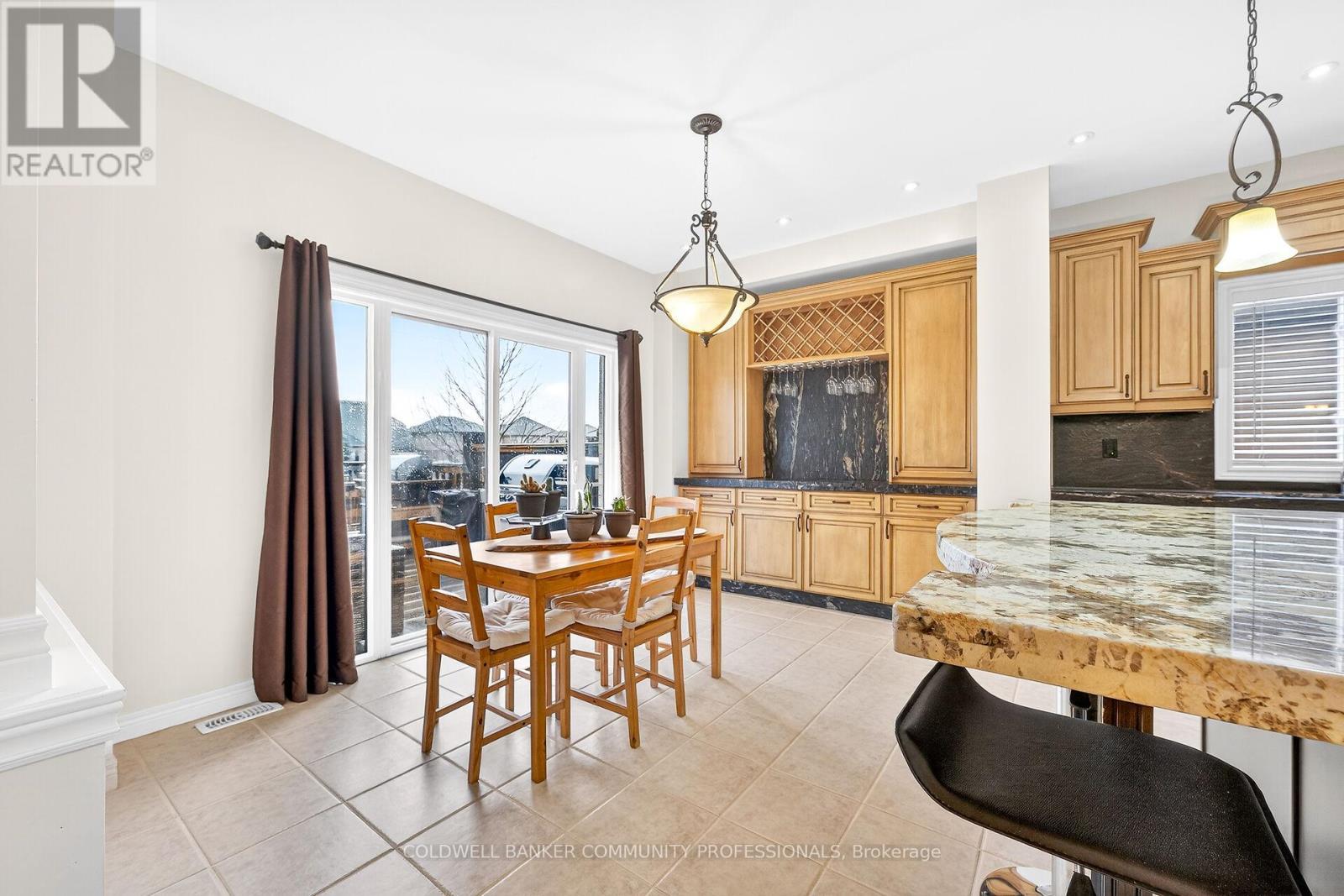 182 Irwin Avenue, Hamilton, ON - Indoor Photo Showing Dining Room