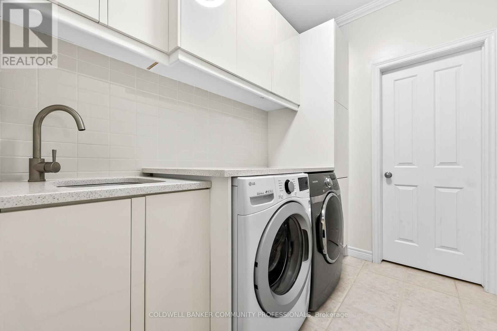 182 Irwin Avenue, Hamilton, ON - Indoor Photo Showing Laundry Room